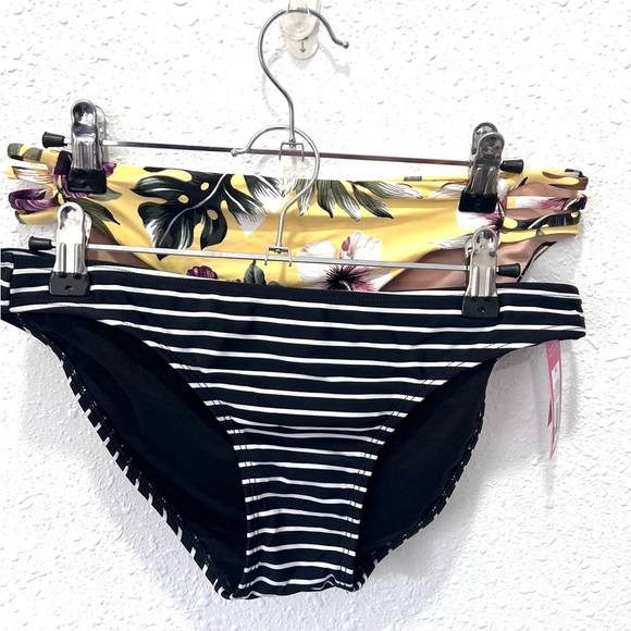 2 bottom piecesGianni Bini / Xhilaration Yellow and Black Bikini hipster M - Picture 1 of 6